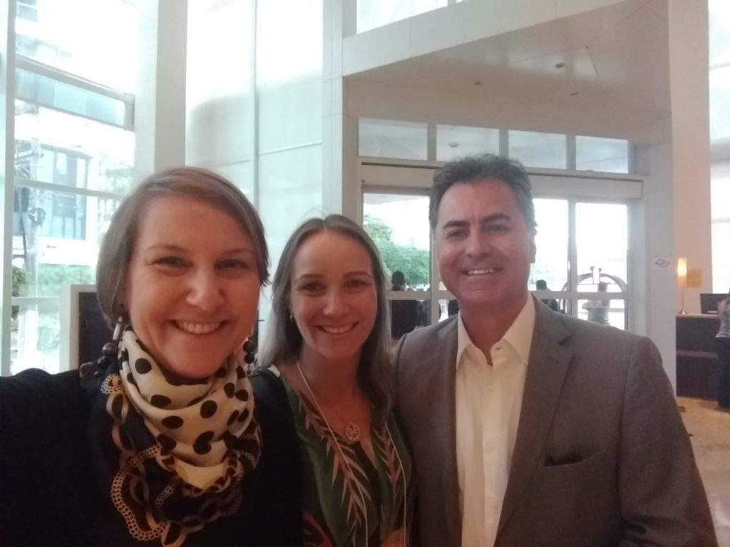 Célio está com Karen Tressino e Ana Baasch